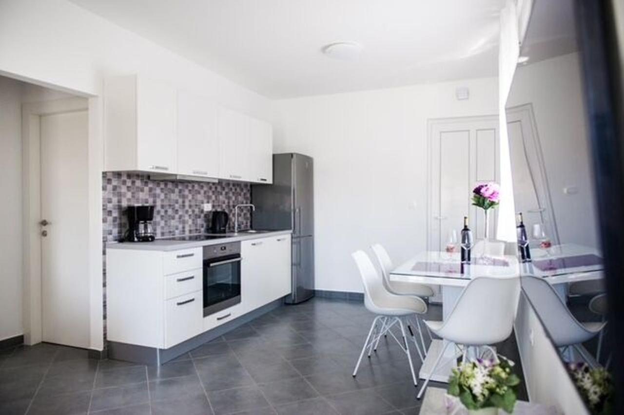 Apartments Zdeslav Rogoznica  Ngoại thất bức ảnh