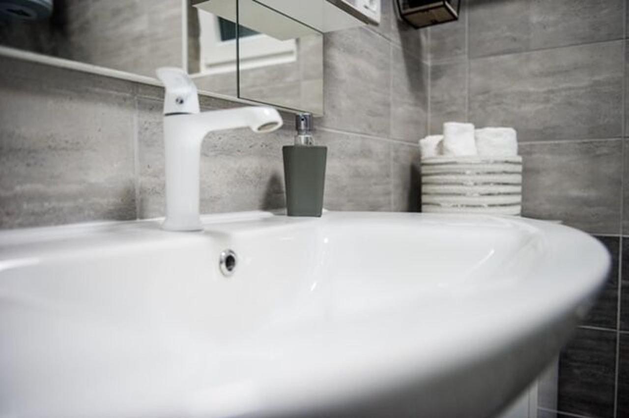 Apartments Zdeslav Rogoznica  Ngoại thất bức ảnh