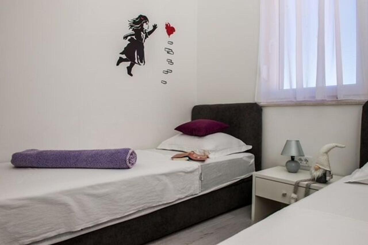 Apartments Zdeslav Rogoznica  Ngoại thất bức ảnh