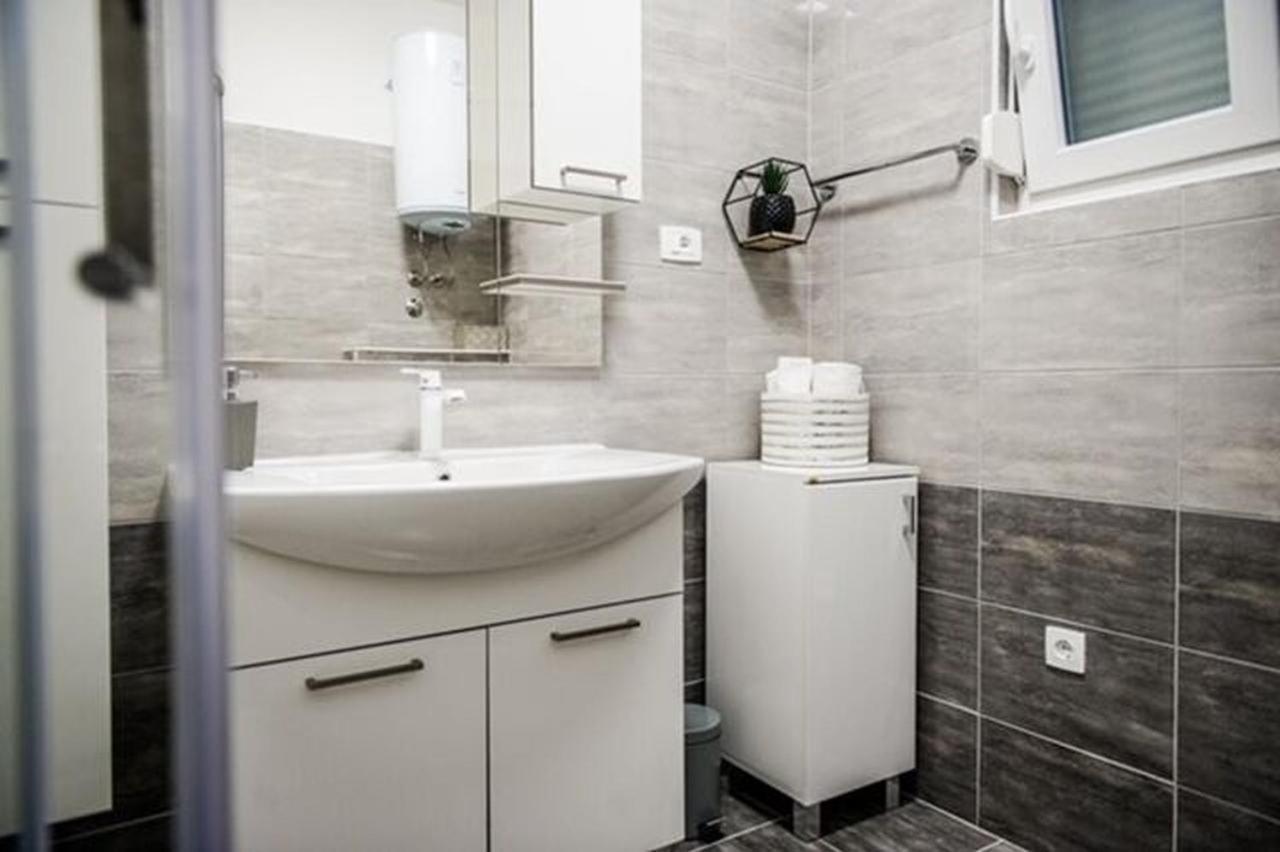 Apartments Zdeslav Rogoznica  Ngoại thất bức ảnh
