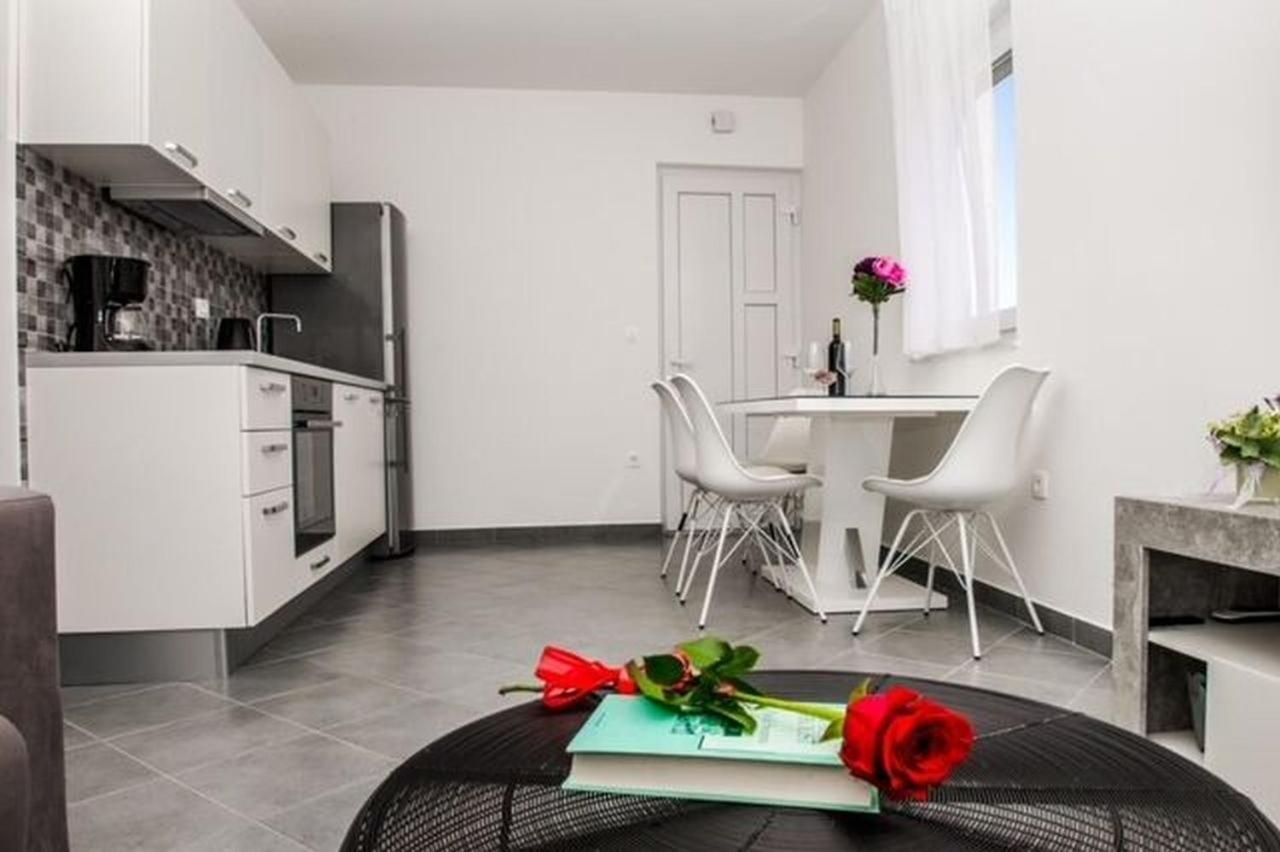 Apartments Zdeslav Rogoznica  Ngoại thất bức ảnh